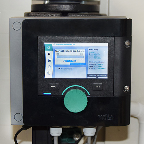 10 POMPA STEROWNA ELEKTRONICZNIE - Odzysk ciepła w chłodni do przechowywania owoc&oacute;w